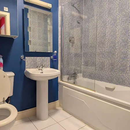 Homely & Spacious 2Bd Close To Phoenix Park & City